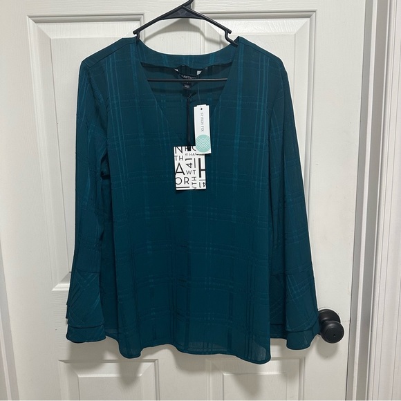 41 Hawthorn Women's Ainsley Textured Bell Sleeve Blouse  Teal Green Size Large - Picture 1 of 6